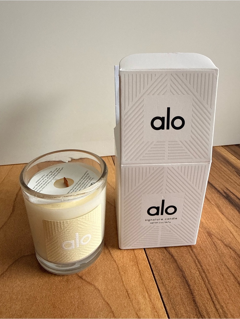ALO Yoga Signature Candle - Cream & White Glass Jar